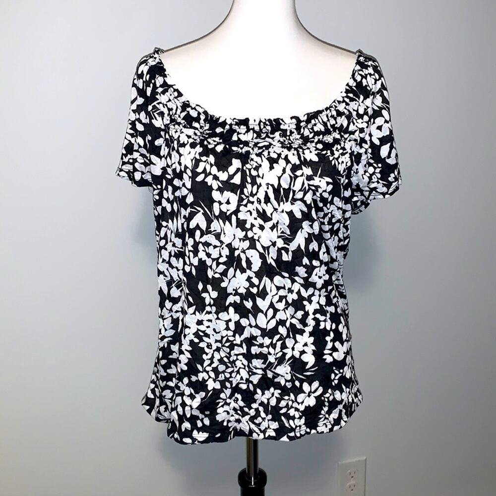 Elle Black White Floral Must Have Crinkle Short Sleeve Tee Sz Large NWT